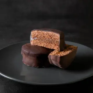 Alfajor de Chocolate Artesanal con Dulce de Leche