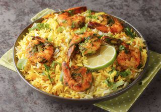 Plato biryani de mariscos