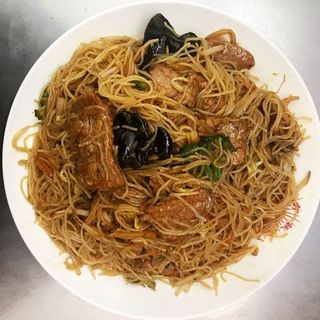 A28 - Massa de arroz com Vaca e Legumes