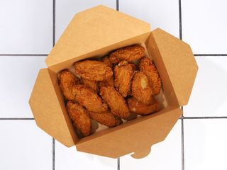 Пікантний бокс з крилець M (240г)