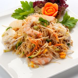 Spaghetti di riso con gamberi e verdure 