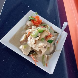 78-Pollo Con Verduras En Leche De Coco Al Curry Verde Thai