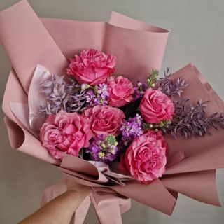 Buchet cu trandafiri ” Farmec in tonuri de roz”