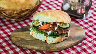 Punjena pljeskavica u lepinji