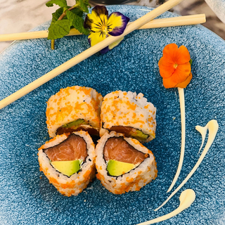 93. California Salmão Tobiko Vermelha 16 peças