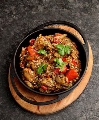 სალათი გრილზე შემწვარი ბოსტნეულით