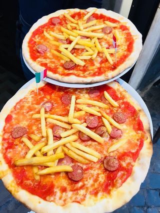 Margherita, patatine e würstel