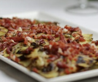 Flor De Alcachofas Confitadas A La Plancha Con Virutas De Ibérico