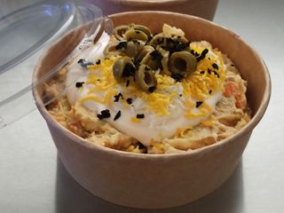 Ensaladilla tradicional de atún y huevo