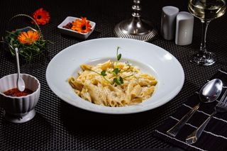 Penne/tagliatelle cu sos quatro formaggi