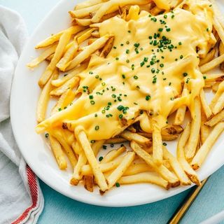 Patatine fritte con salsa cheddar 