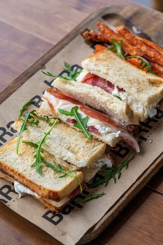 Bikini De Jamón Ibérico Con Burrata Trufada (4 Uds.)