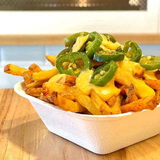 ფრი ყველის სოუსით და ჰალპენიოთი