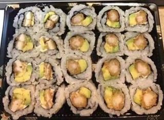 23. Uramaki de Gambas com Pepino