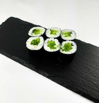 01.Hosomaki z ogórkiem i prażonym sezamem 6szt.