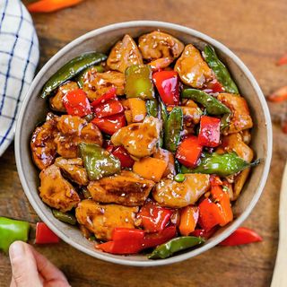 70. Свинско месо със зеленчуци (800г)