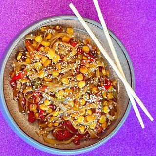 აზიური პასტა ბოსტნეულით