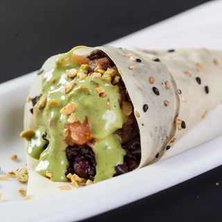 Temaki sesamo black spicy salmon