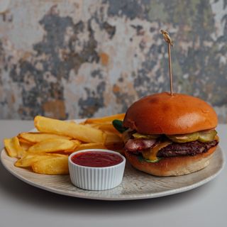 Burger Barbacoa Vita + Cartofi + Sos