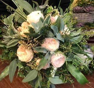 Buket sa ružama i mini ružama 