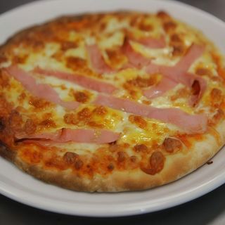 Pizza De Jamón Y Queso (Mediana)
