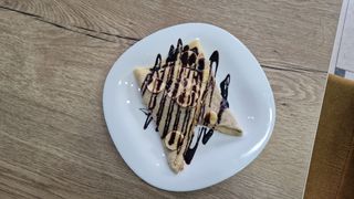 Palačinka sa nutelom, plazmom i bananama