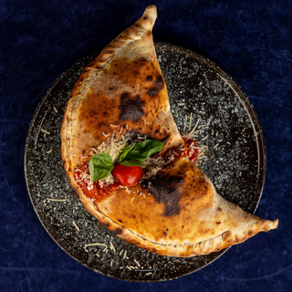 PIZZA CALZONE SPECIALE