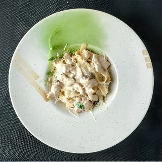 Феттучине "Альфредо" с курицей и грибами