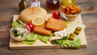 Pohovani kačkavalj sa pomfritom mini obrok