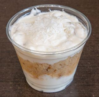 Bolo de Pote de Abacaxi com Coco