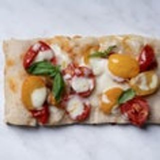 Mezza teglia Melanzane a funghetto,pomodorini e mozzarella 