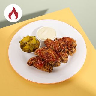 Кріспі крильця з соусом Дорблю