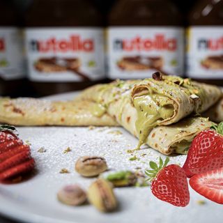 NOU Clătita cu Nutella, Căpșuni și cremă fistic