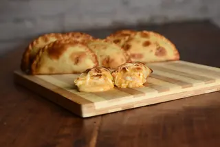 Empanada Cebolla Y Queso