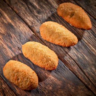 Jalapeños rellenos de queso crema y salsa picante (4 uds.)