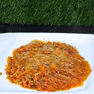 Spaghetti di soia piccanti con carne