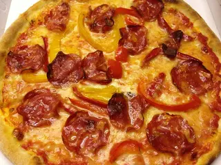 Pizza calabrese