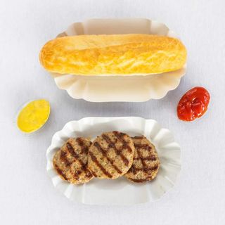 Тройка кюфтета и сос + салата Снежанка