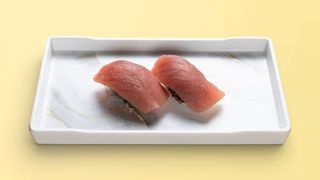 270.Нигири с риба тон и черен ориз