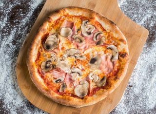 Pizza Prosciutto e Funghi