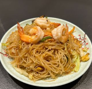 141 Tallarines finos con gambas y verduras