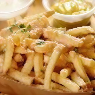 Patatine fritte con salsa formaggio