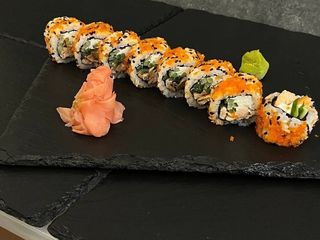 CALIFORNIA Z ŁOSOSIEM (260g)