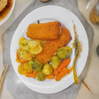 Oslić punjen posnim sirom i začinskim biljem