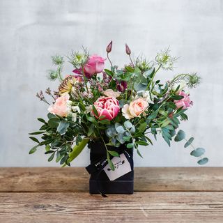 Arreglo de flores en mini caja Brumalis