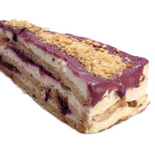 3 Felii tort Miso cu mascapone, afine si miso