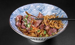 Локшина Удон зі свининою і овочами (280г)