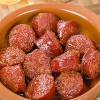 Cazuela de chorizo al Ribeiro
