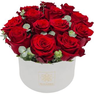 Cutie cu 13 trandafiri