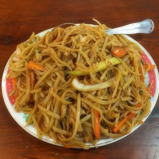 Tallarines Fritos Con Tres Delicias